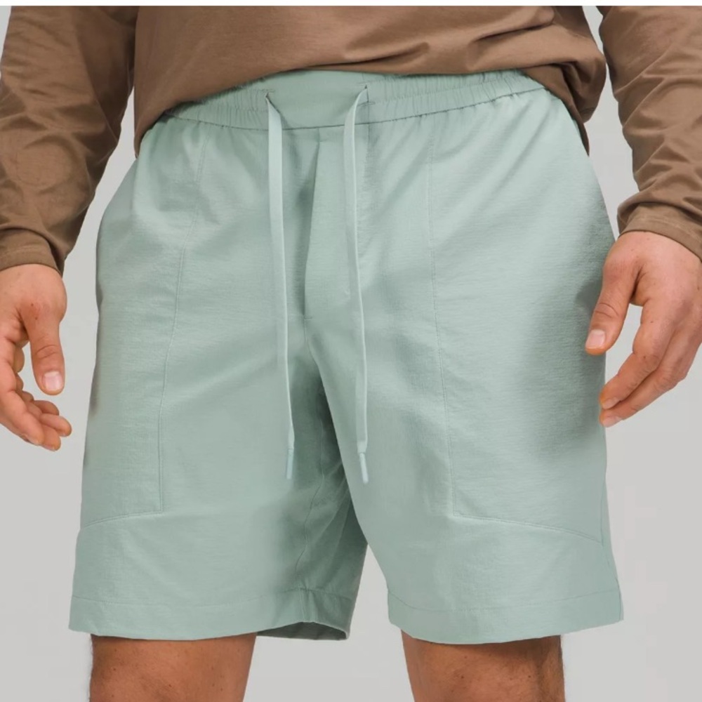 Lululemon Men’s Bowline Short 8” XL Silver Blue